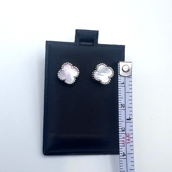 Sterling silver 925 mother Pearl Clover Stud Earrings - Picture 3 of 6